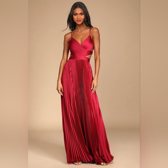 Lulus Got the Glam Wine Red Pleated Cutout Maxi Dress M Wedding Party Prom - Picture 2 of 10